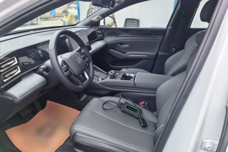 Used BYD Qin L 2025 DM-i Smart Drive 120KM Leading Model