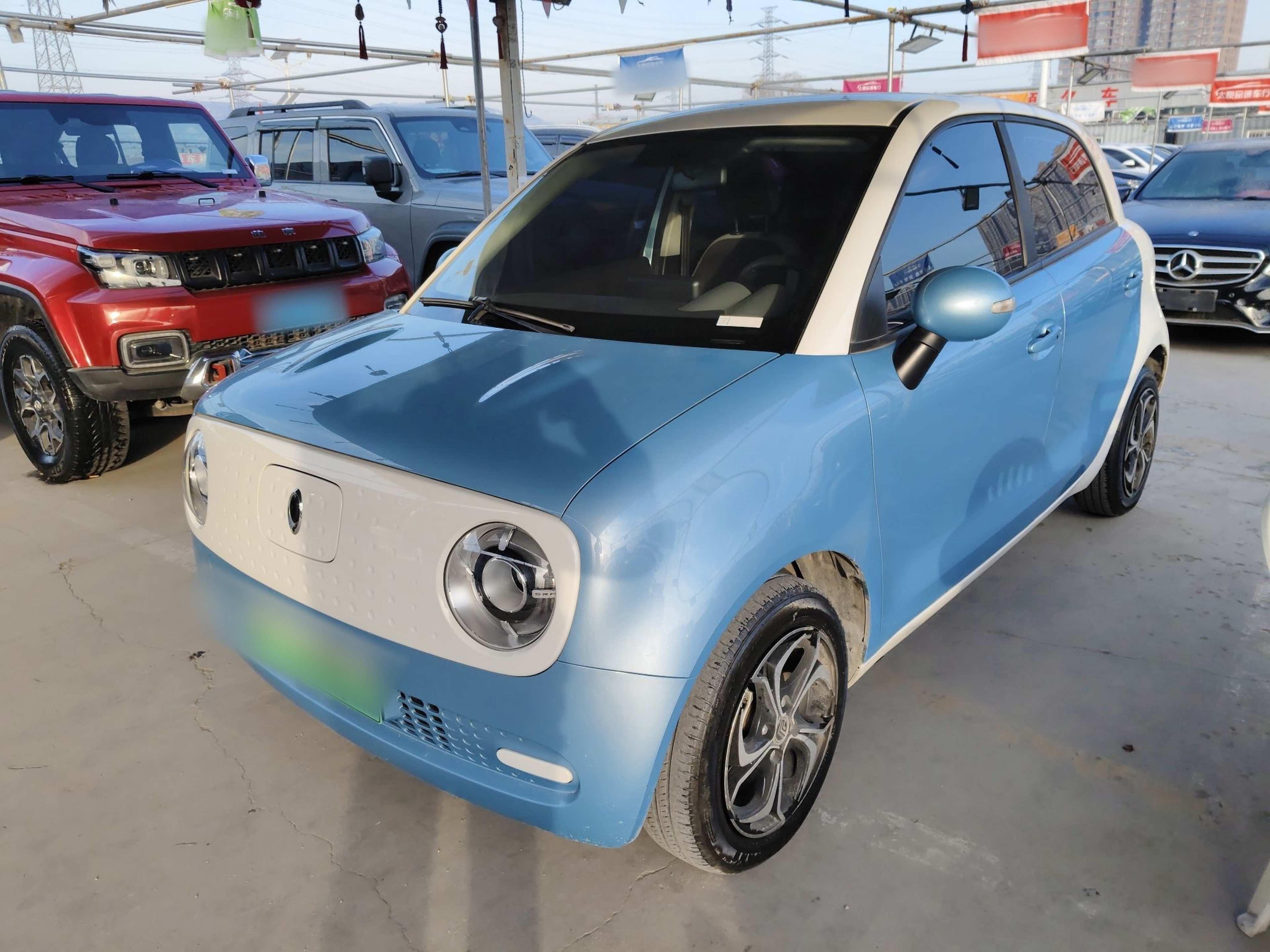 Под передней частью автомобиля