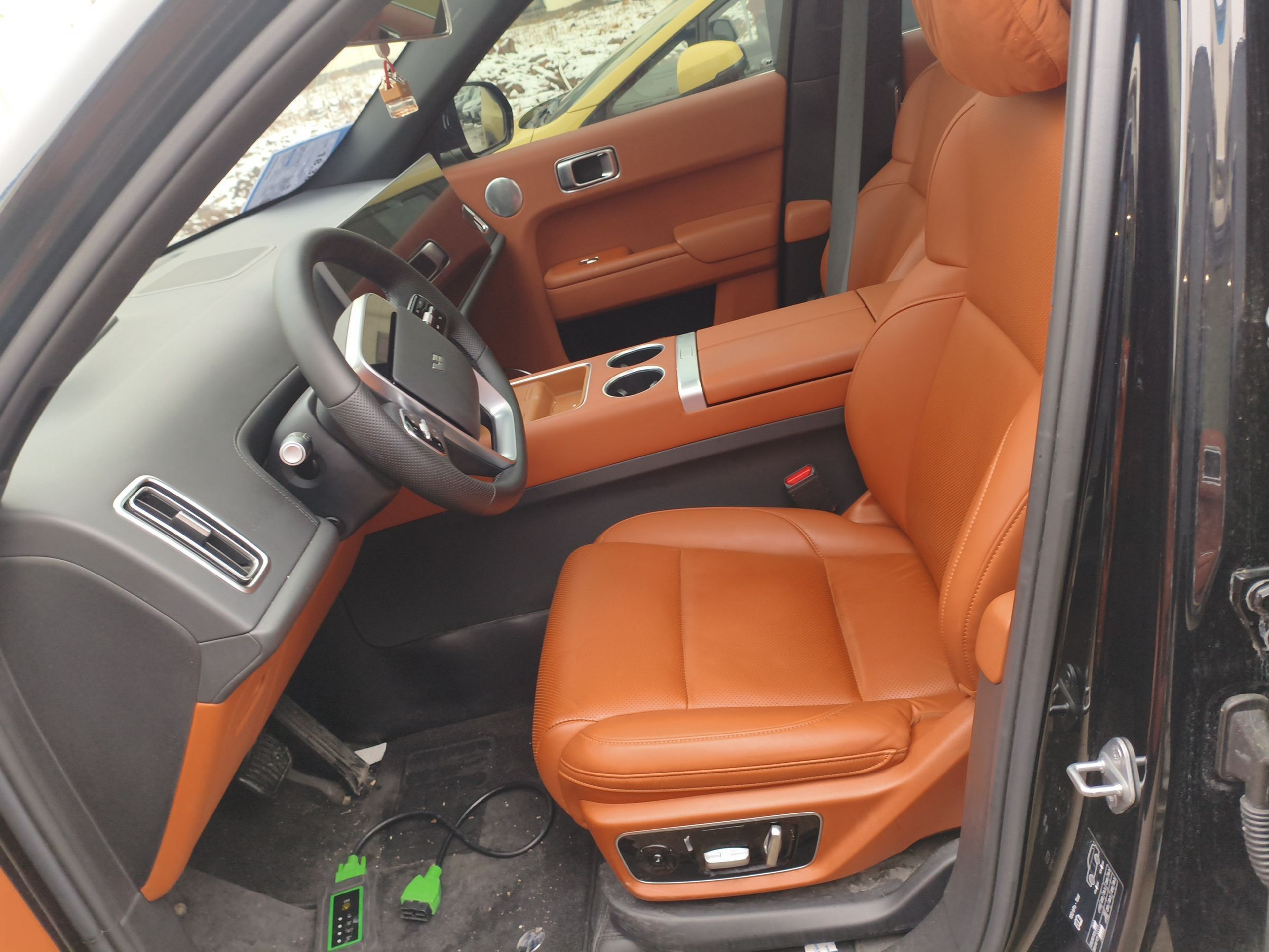 المقاعد الأمامية داخل السيارة