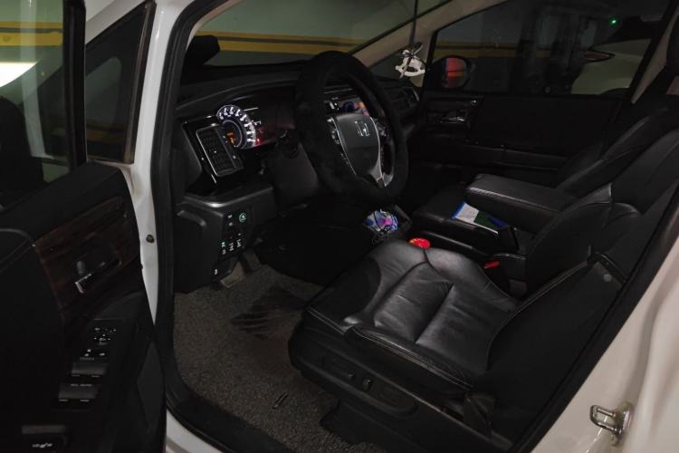 Used Honda Elysion 2016 2.4L Luxury Edition
