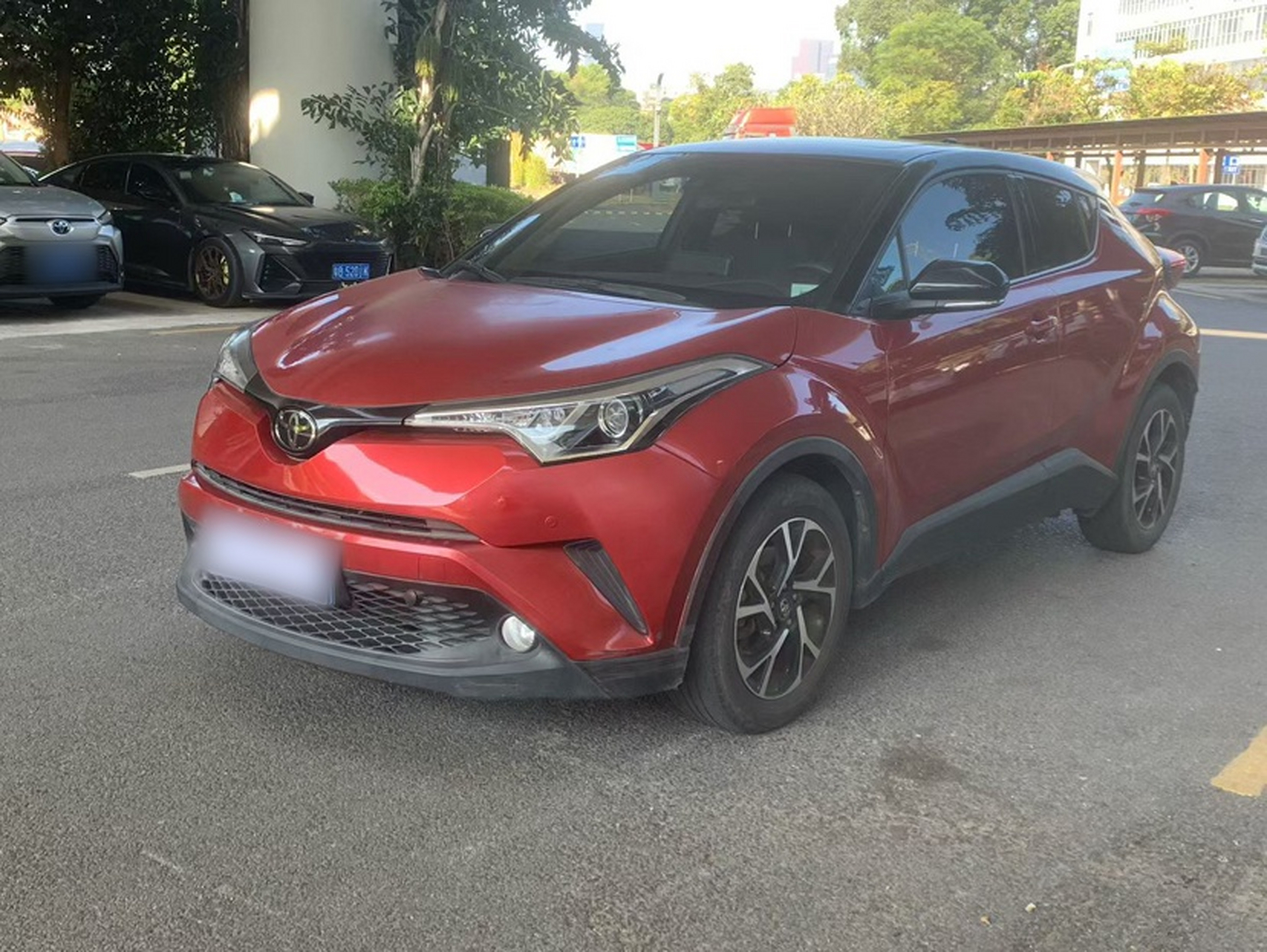 Под передней частью автомобиля