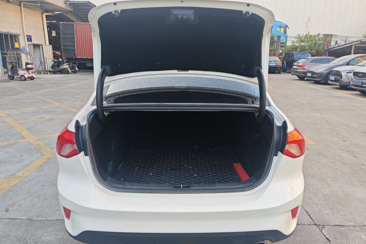 Used Ford Focus 2019 Sedan 1.5L Manual FENGYUE Model China V Emission Standard
