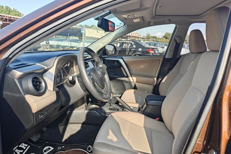 Used Toyota RAV4 2015 2.0L CVT Two-Wheel Drive Fashion Edition