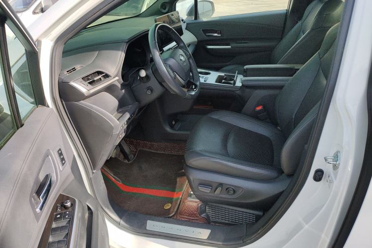 Used Toyota Granvia 2022 2.5L Hybrid Flagship Edition
