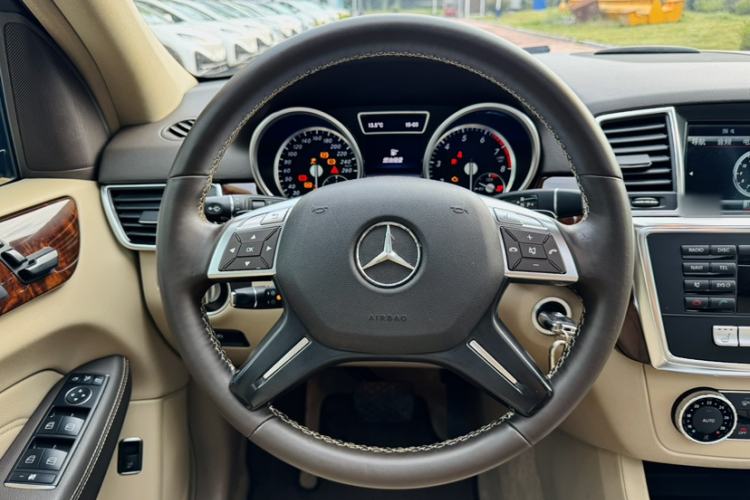 Used Mercedes-Benz M-Class 2014 ML 400 4MATIC Dynamic Model
