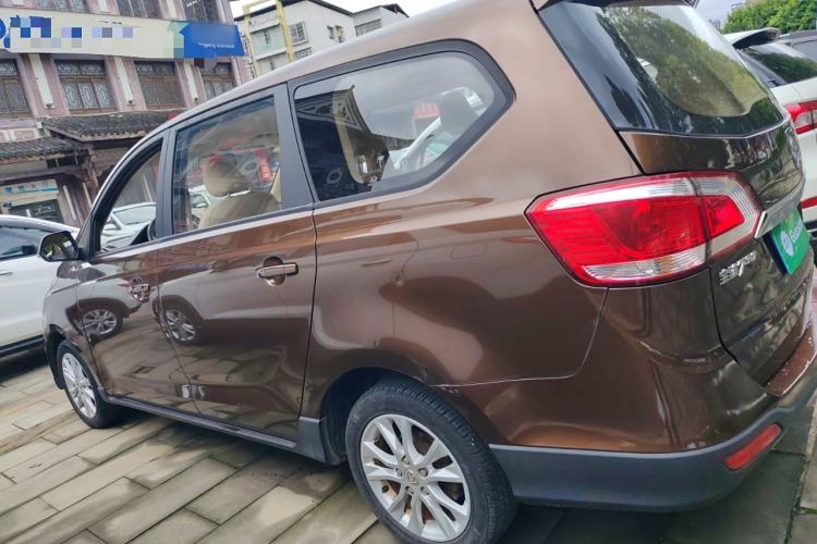 Used Baojun 730 2014 1.5L manual standard trim 7 seats
