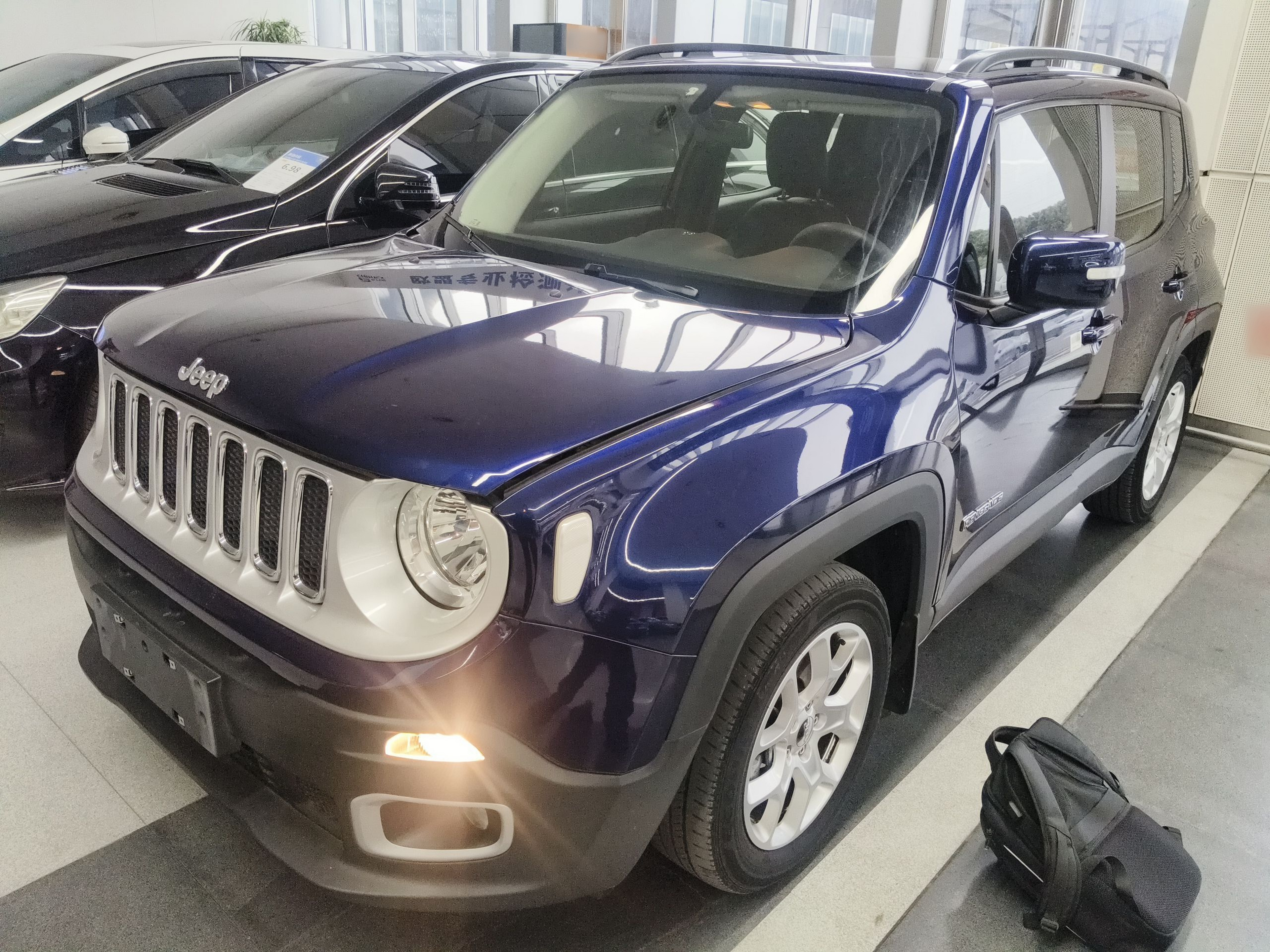 Под передней частью автомобиля