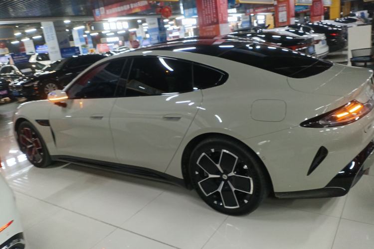 Used  SU7 2024 Rear-Drive Long-Range Intelligent Driving Version
