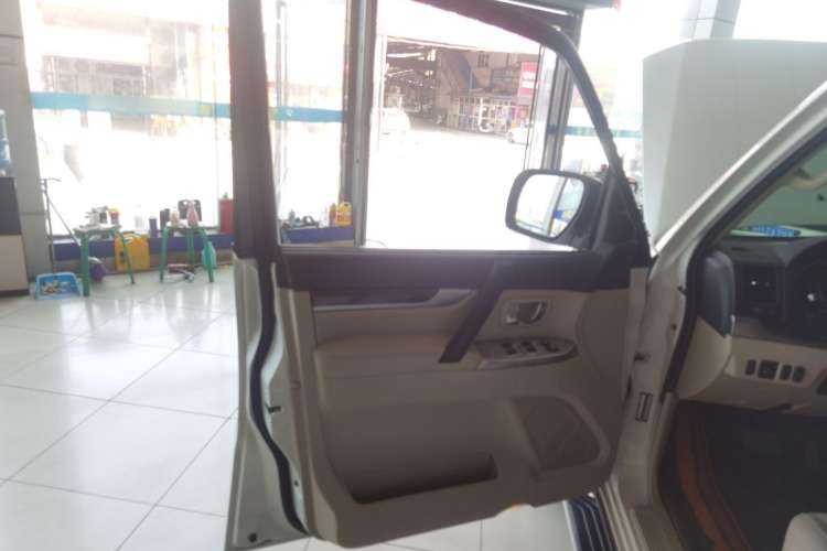 Used Mitsubishi Pajero 2018 V97 3.8L 5-Door GLS Sunroof – U.S. Specification
