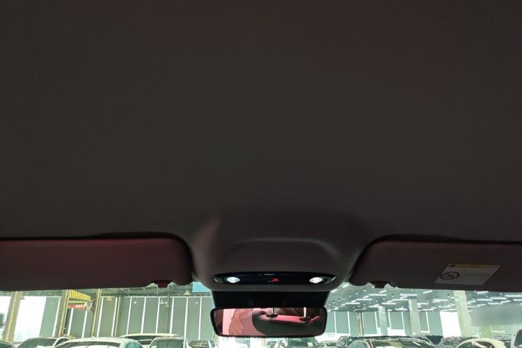 Used  E5 2024 440km Launch Edition
