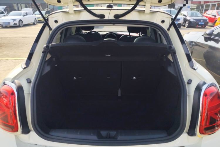 Used  MINI 2021 1.5T COOPER Classic Edition Five-Door Version
