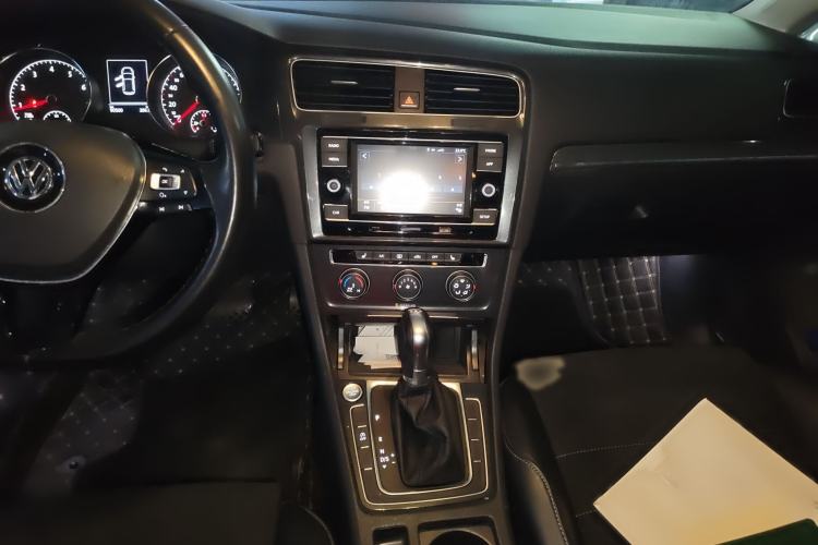 Used Volkswagen Golf 2018 230TSI Automatic Luxury Version
