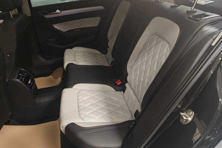 Used Volkswagen Magotan 2023 2 Million Units Commemorative Edition 330TSI DSG Luxury Version