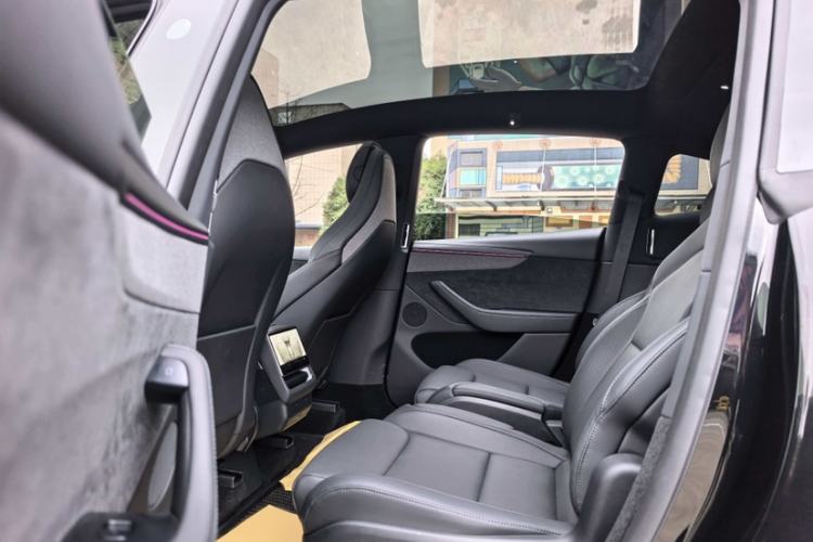 Used Tesla Model Y L 2025 Model Long-Range All-Wheel-Drive Version
