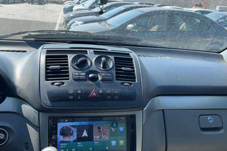 Used Mercedes-Benz Vito 2011 2.5L 7-seater executive version