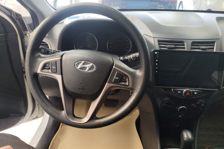 Used Hyundai Verna Ray 2016 1.4L Automatic Leading-Edge GLX