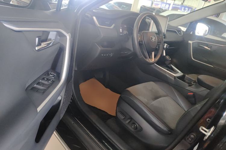 Used Toyota RAV4 2022 2.0L CVT 4x4 Style Plus Edition