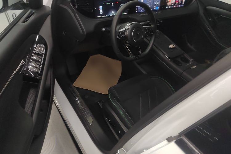 Used VOYAH FREE 2025 318 259 km All-Wheel-Drive Exploration Edition
