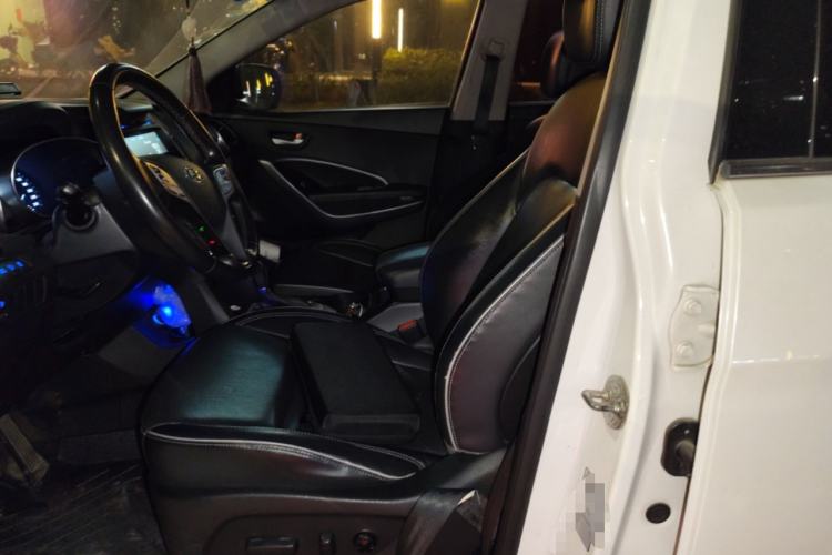 Used Hyundai Santa Fe 2017 2.0T Automatic Two-Wheel Drive Smart Version 7 Seats