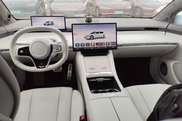 Used Hima Luxeed S7 2025 785 km Ultra
