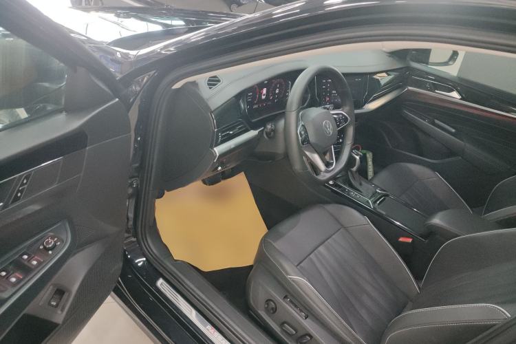 Used Volkswagen Passat 2022 330TSI Luxury Edition Custom Version
