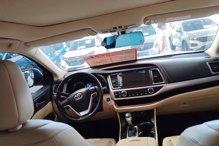 Used Toyota Highlander 2015 2.0T Two-Wheel Drive Luxury Edition 7 Seats
