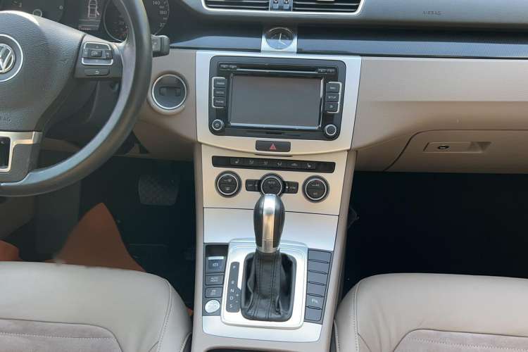 Used Volkswagen Magotan 2015 Facelift 1.8TSI Luxury Model
