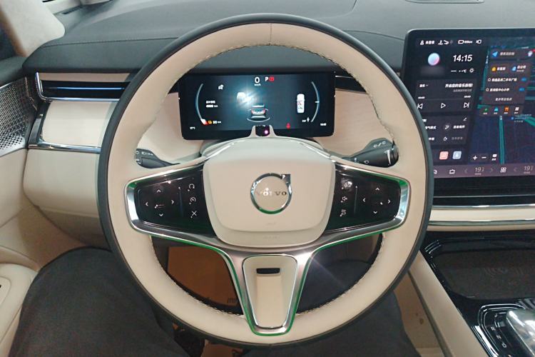 Used Volvo EM90 2025 Ultra Six-Seater