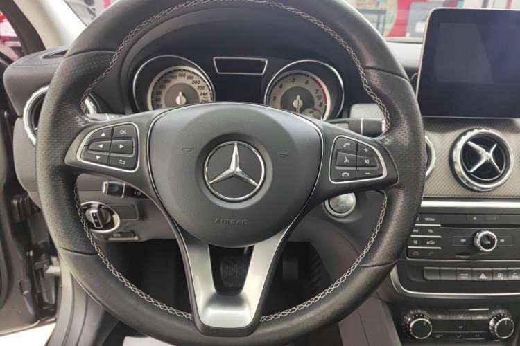 Used Mercedes-Benz GLA 2016 GLA 200 Fashion Model
