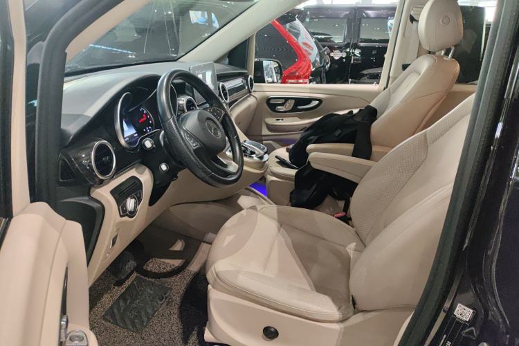 Used Mercedes-Benz V-Class 2017 V 260 Avantgarde Edition
