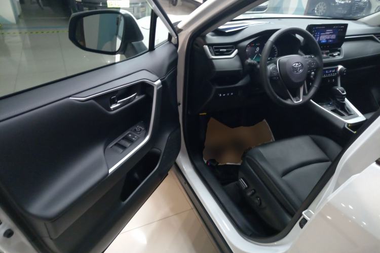 Used Toyota RAV4 2023 2.0L CVT Two-Wheel Drive 20th Anniversary Platinum Edition
