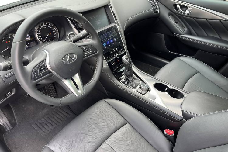 Used Infiniti Q50L 2018 2.0T Enjoyment Version China VI Standard
