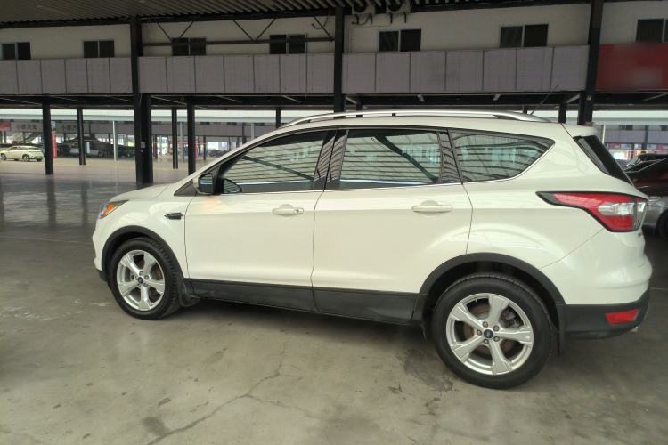 Used Ford Kuga 2017 EcoBoost 180 Two-Wheel-Drive Platinum Edition
