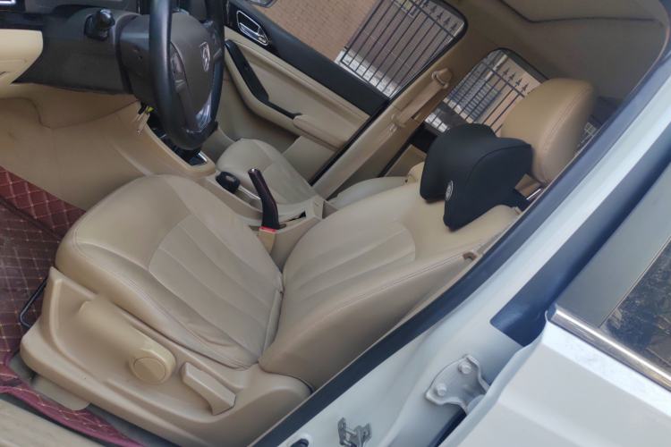 Used Baojun 730 2014 1.5L manual luxury trim 7 seats