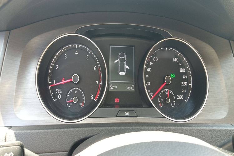 Used Volkswagen Golf 2016 230TSI Automatic Luxury Version
