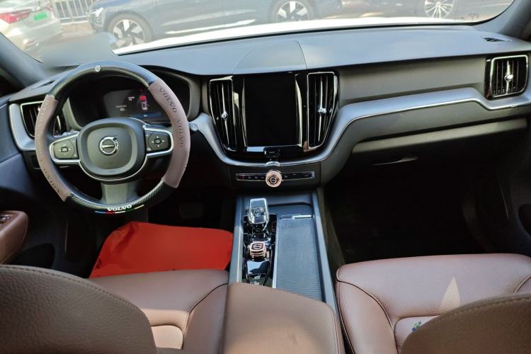 Used Volvo XC60 2025 B5 4x4 Smart Luxury Edition
