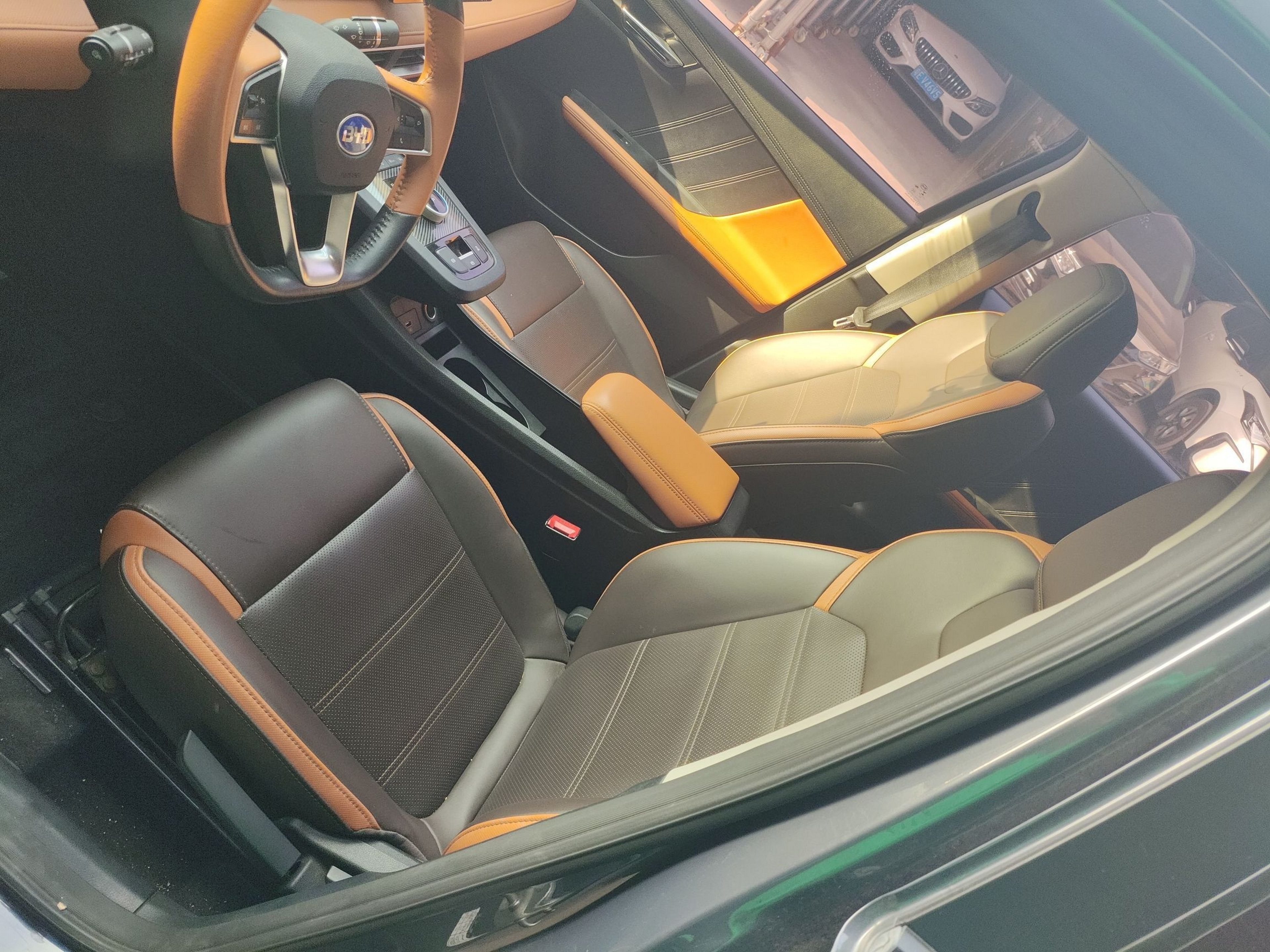 Переднее сиденье в автомобиле