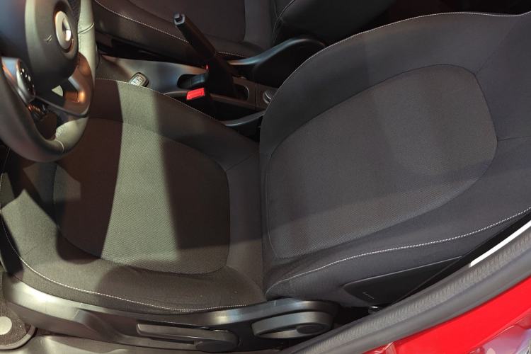 Used  forfour 2016 1.0L 52 kW Passion Edition
