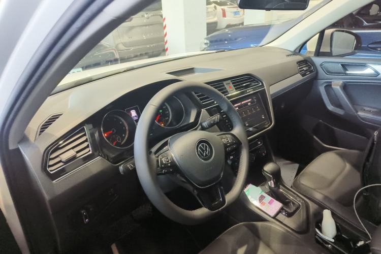 Used Volkswagen Tiguan L 2021 330TSI Automatic Two-Wheel Drive Smart Edition
