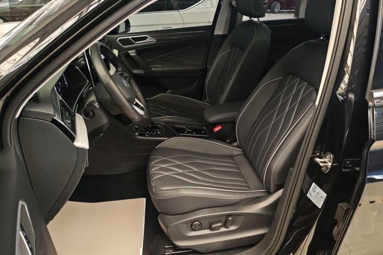 Used Volkswagen Tiguan L 2023 330TSI Automatic Two-Wheel Drive R-Line Enjoyment Edition