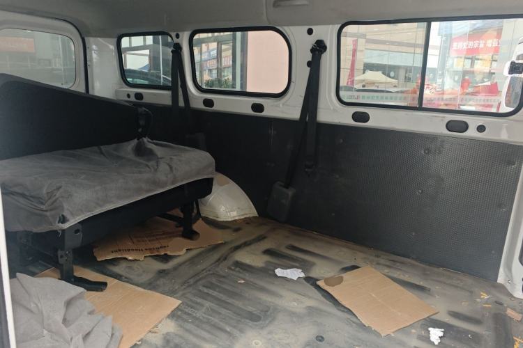 Used Wuling Yangguang 2024 300KM Comfort Version Passenger Van 75kW
