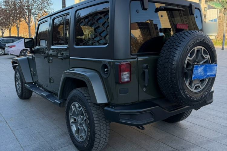 Used  Wrangler 2014 3.0L Sahara Four-Door Edition