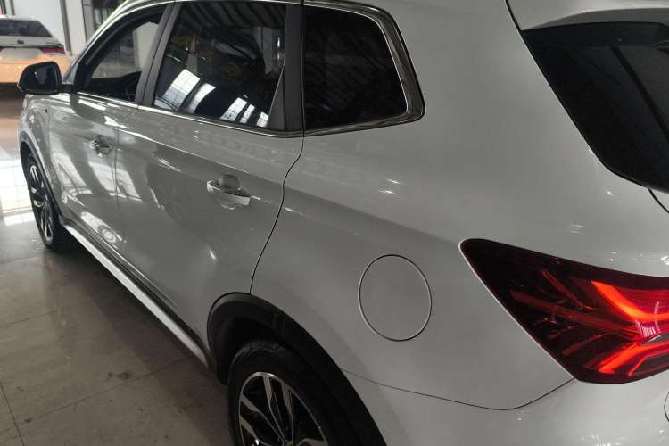 Used Roewe RX5 2016 20T Two-Wheel Drive Automatic Internet Smart Edition
