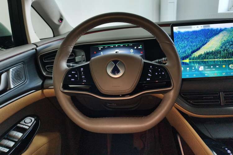 Used Denza D9 2022 DM-i 970 Four-Wheel Drive Flagship Model
