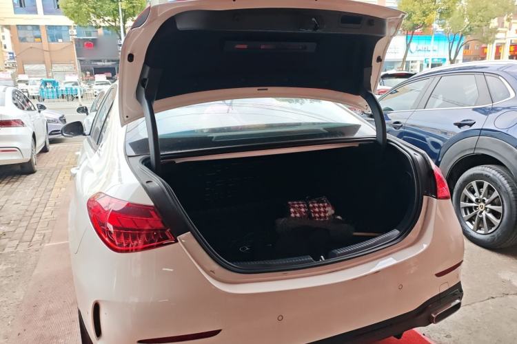 Used Mercedes-Benz C-Class 2024 Facelifted C-Class 260 L Night Edition Sports Version
