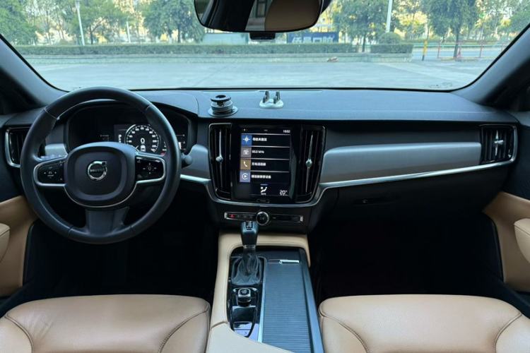 Used Volvo S90 2018 T4 Zhiyi Edition