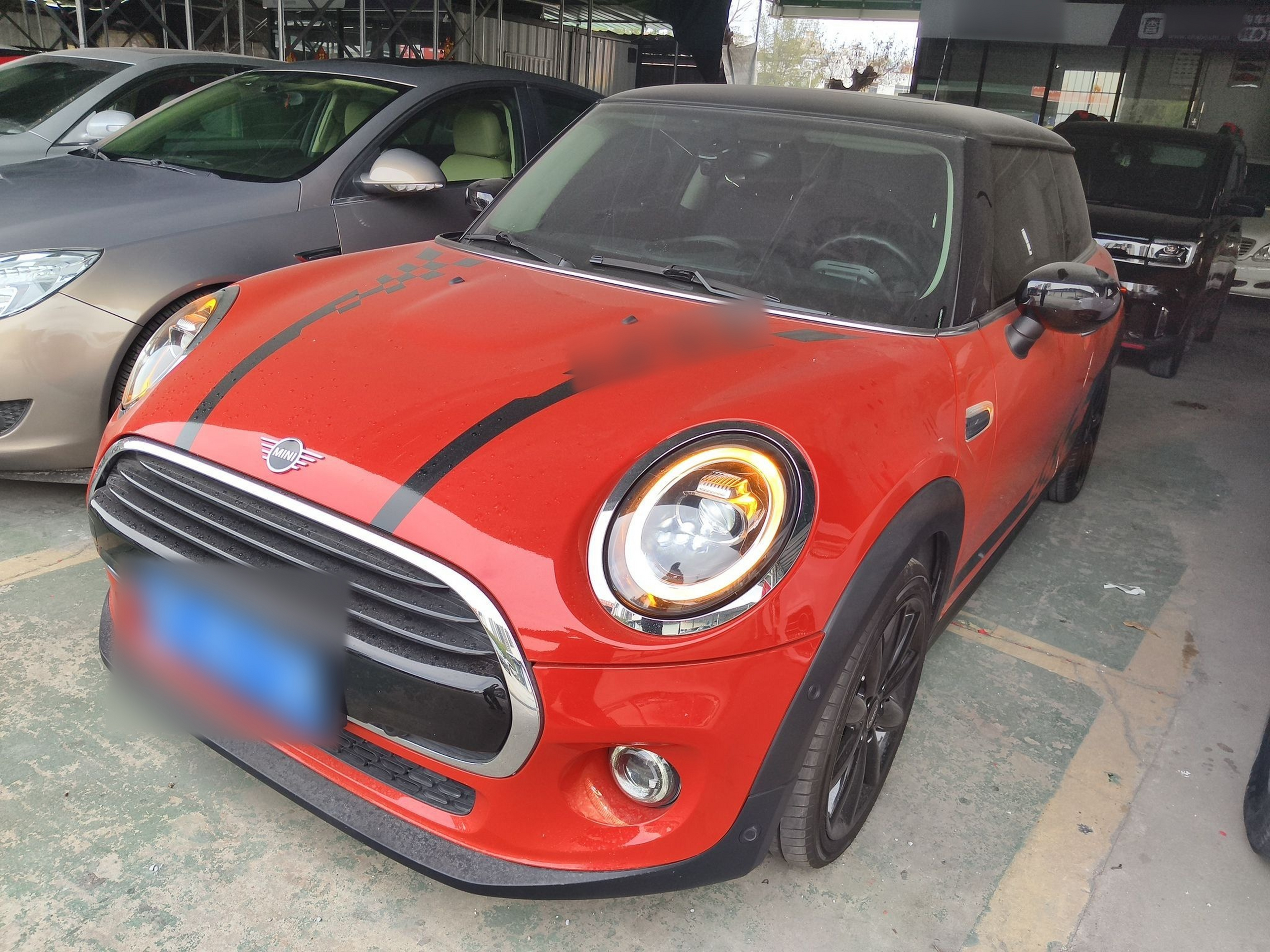 Под передней частью автомобиля