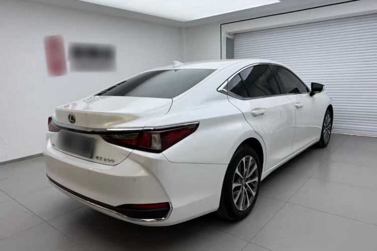 Used Lexus ES 2023 200 Excellence Edition
