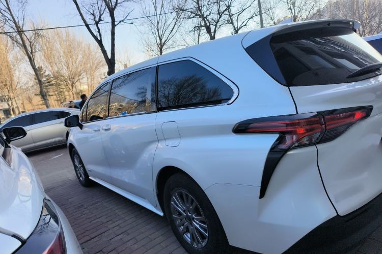 Used Toyota Sienna 2023 2.5L Hybrid Comfort Edition
