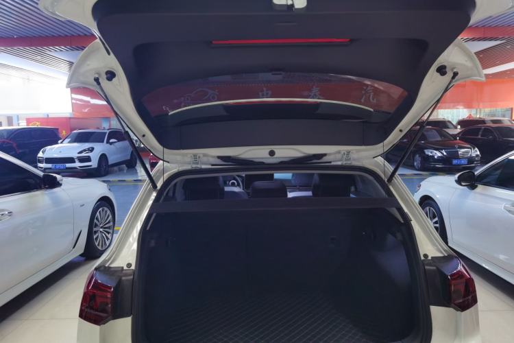 Used Volkswagen Golf 2025 300TSI Pro
